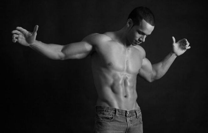 mężczyzna chcący zwiększyć rozmiar penisa